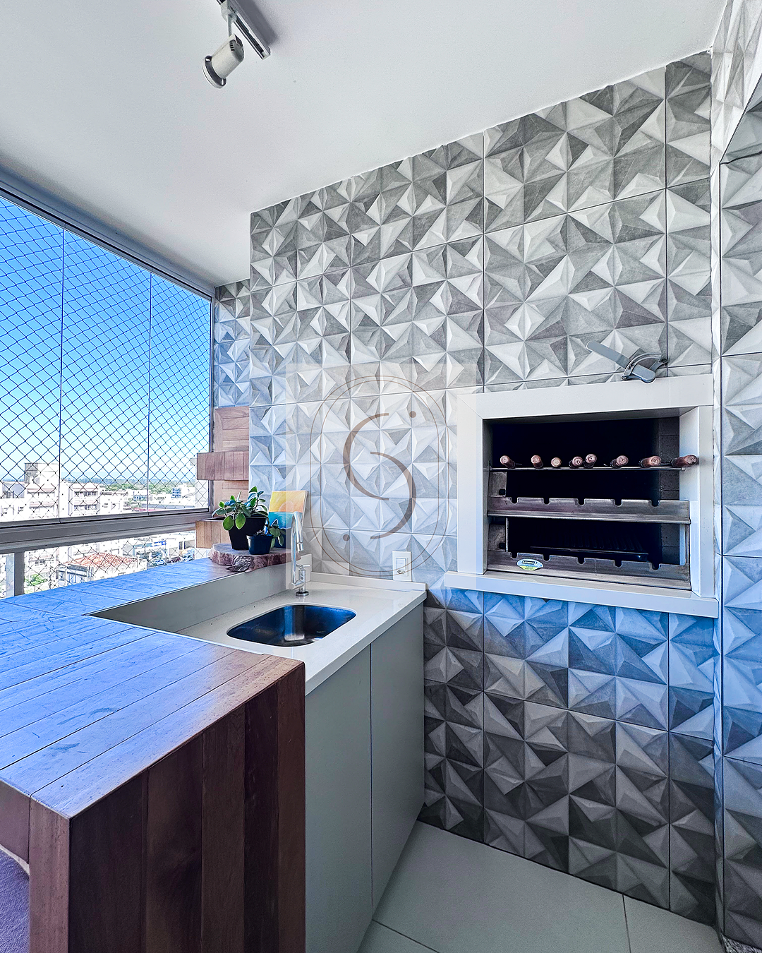 Apartamento com 3 dormitórios sendo uma suíte, 134 m², no Centro de Araranguá/SC