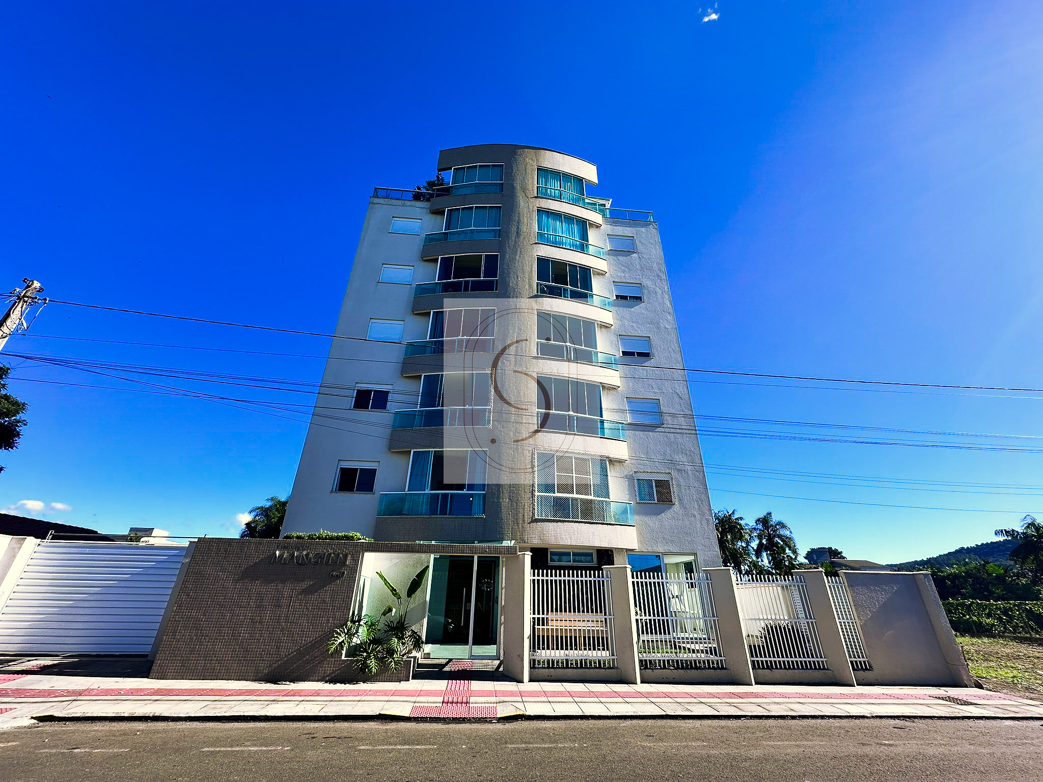 Apartamento Duplex com 3 dormitórios, 209 m²