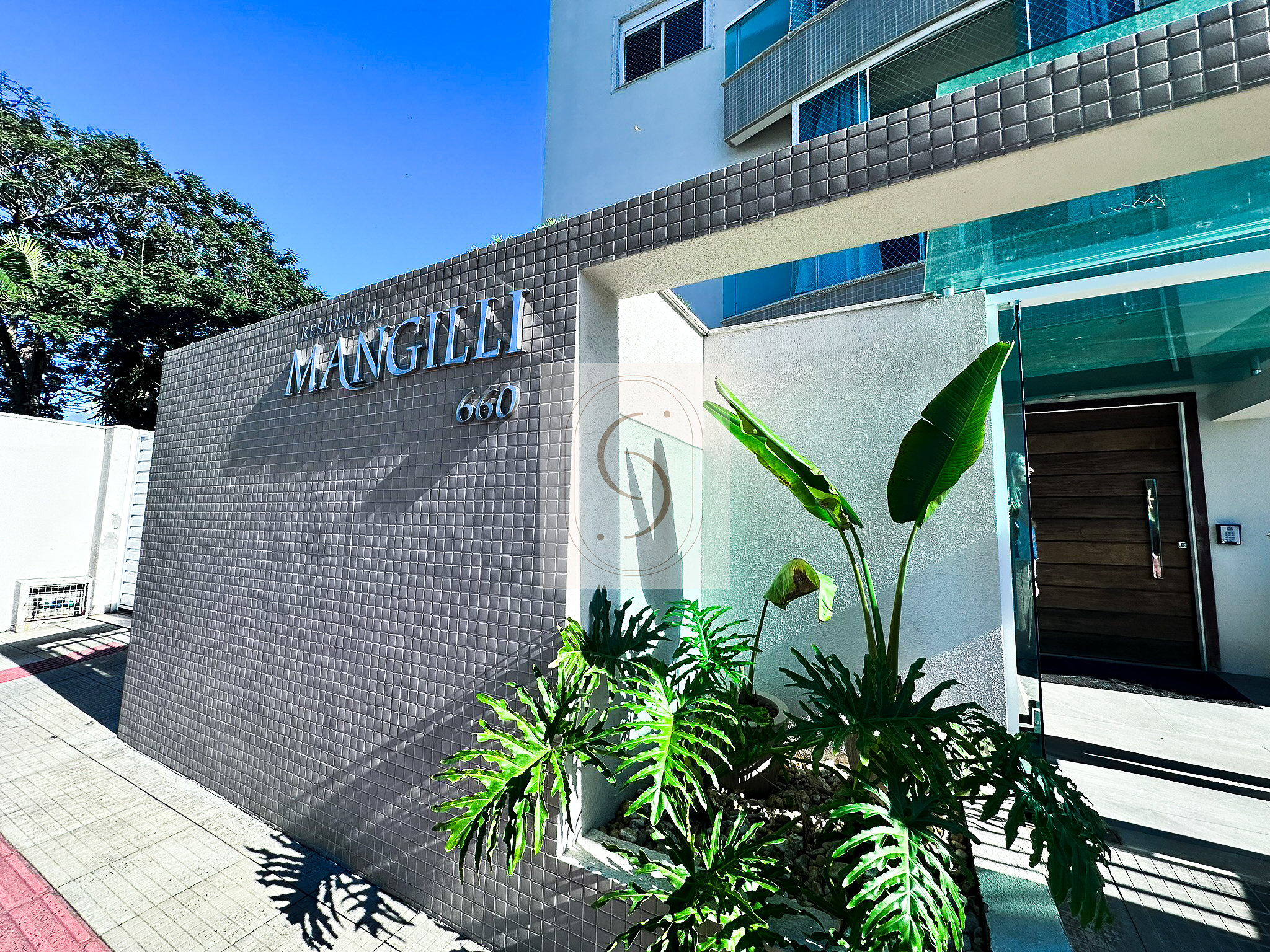 Apartamento Duplex com 3 dormitórios, 209 m²