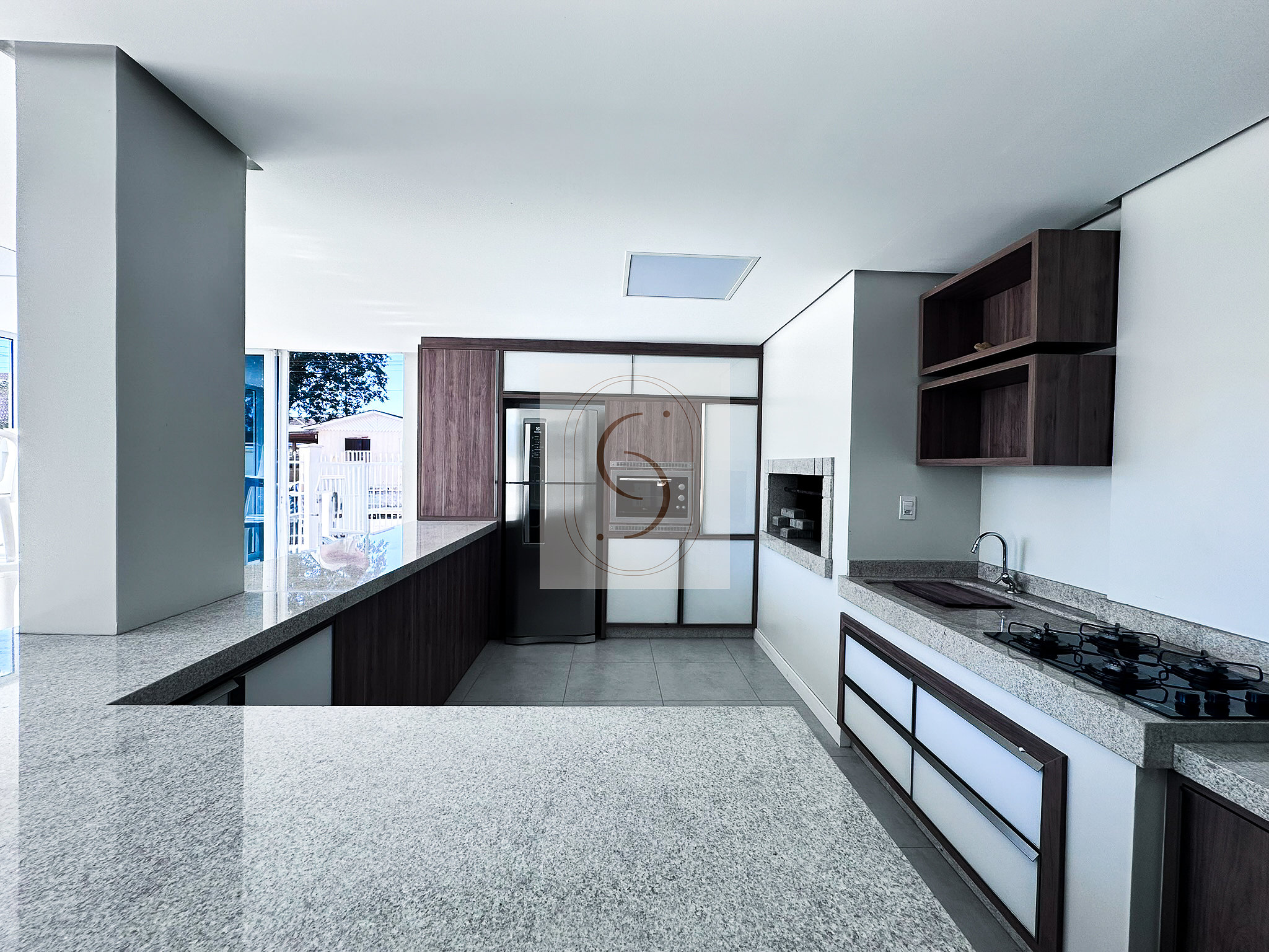 Apartamento Duplex com 3 dormitórios, 209 m²