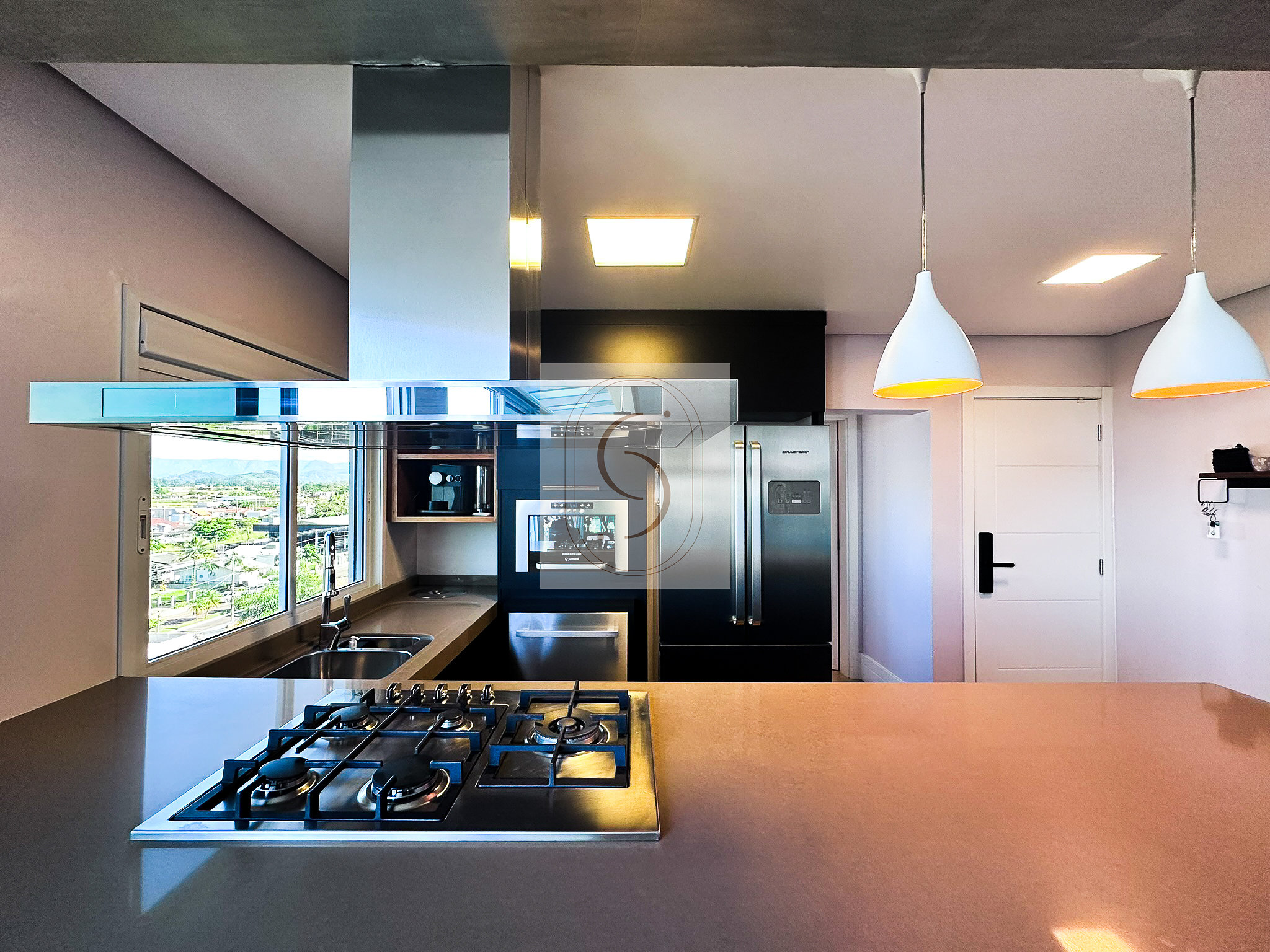 Apartamento Duplex com 3 dormitórios, 209 m²
