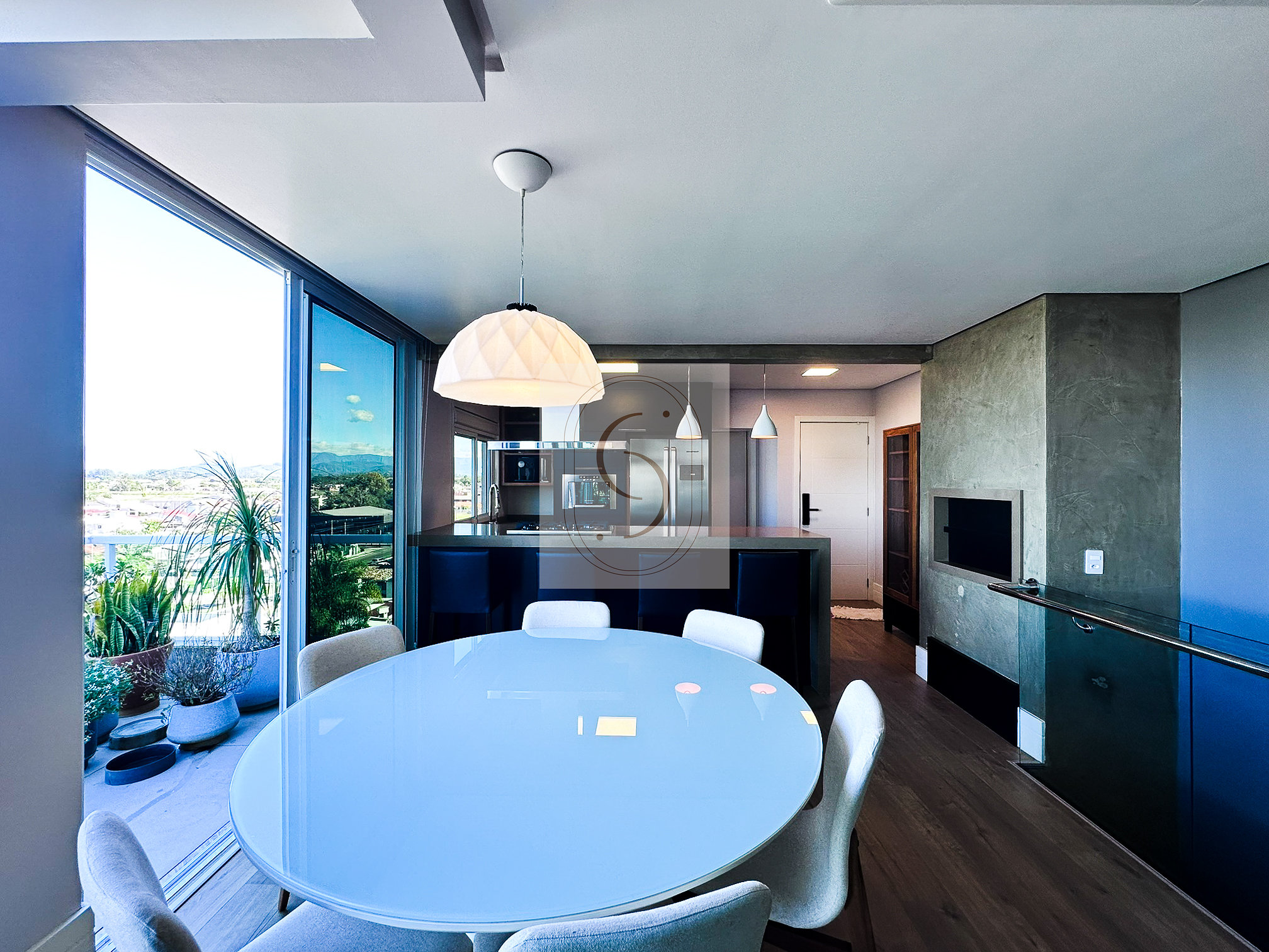 Apartamento Duplex com 3 dormitórios, 209 m²