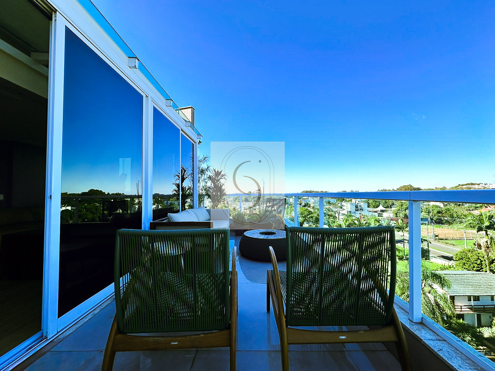 Apartamento Duplex com 3 dormitórios, 209 m²