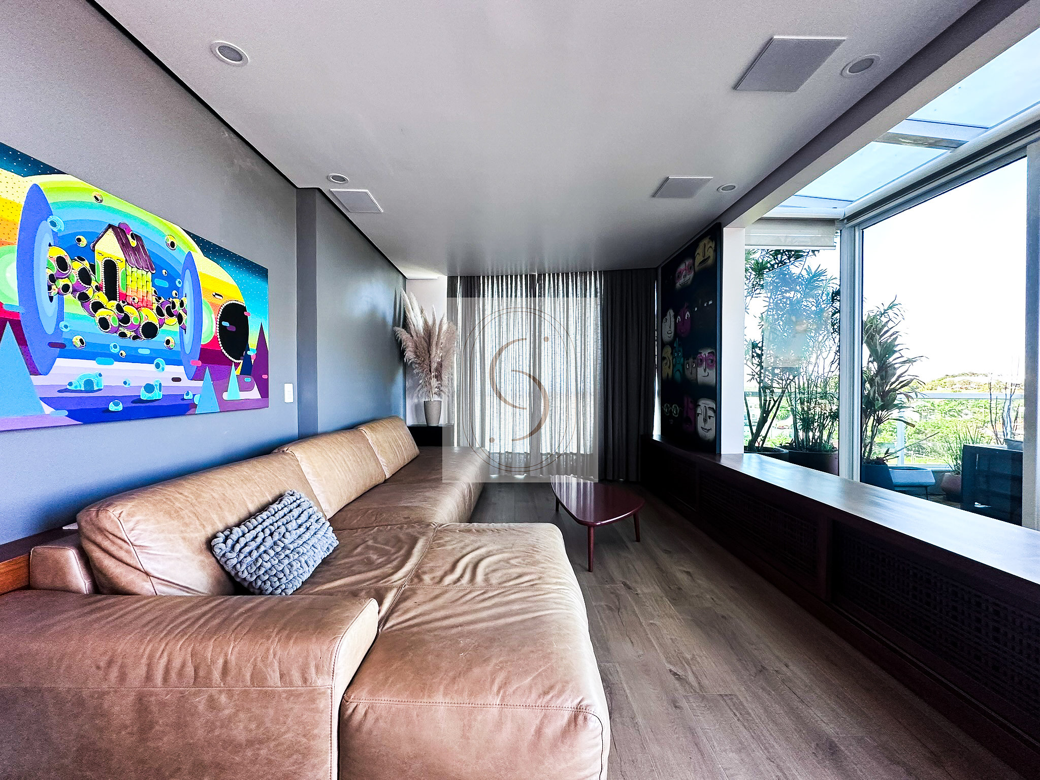 Apartamento Duplex com 3 dormitórios, 209 m²