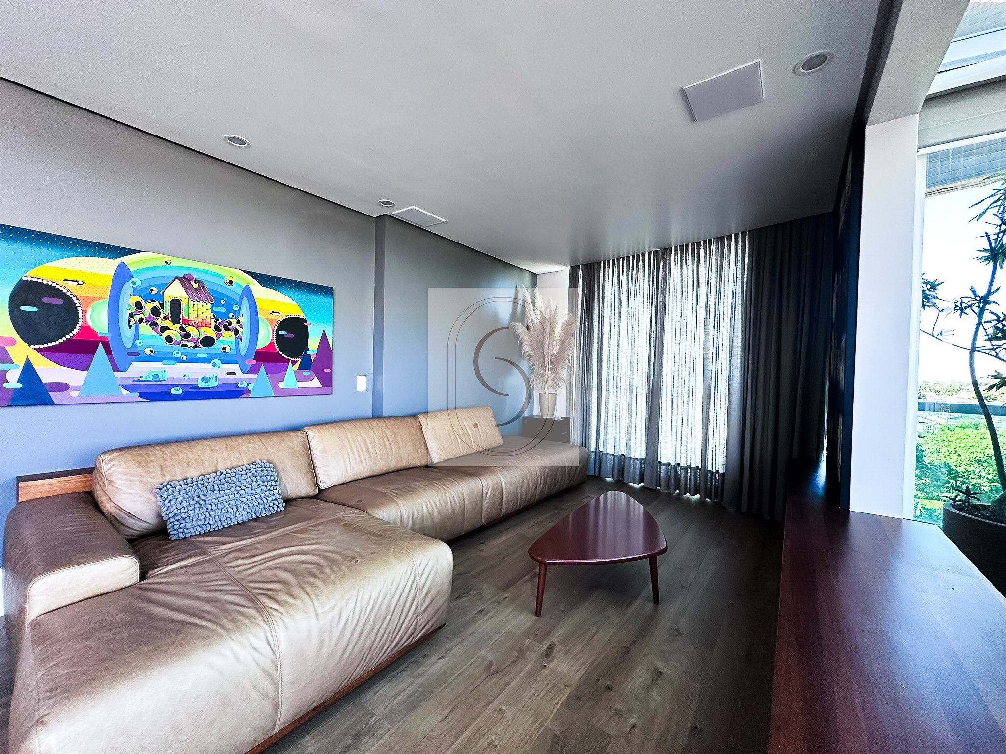 Apartamento Duplex com 3 dormitórios, 209 m²