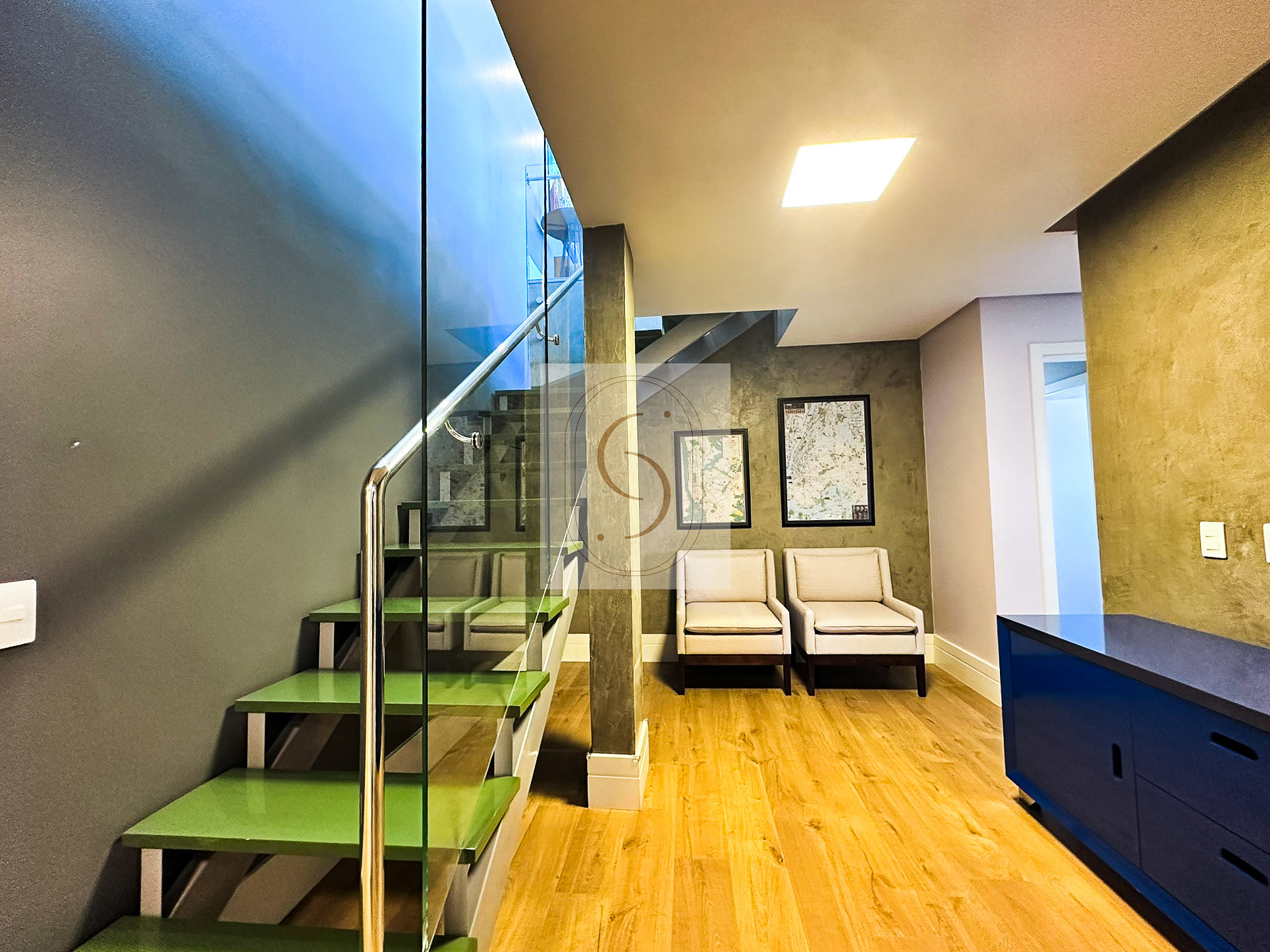 Apartamento Duplex com 3 dormitórios, 209 m²