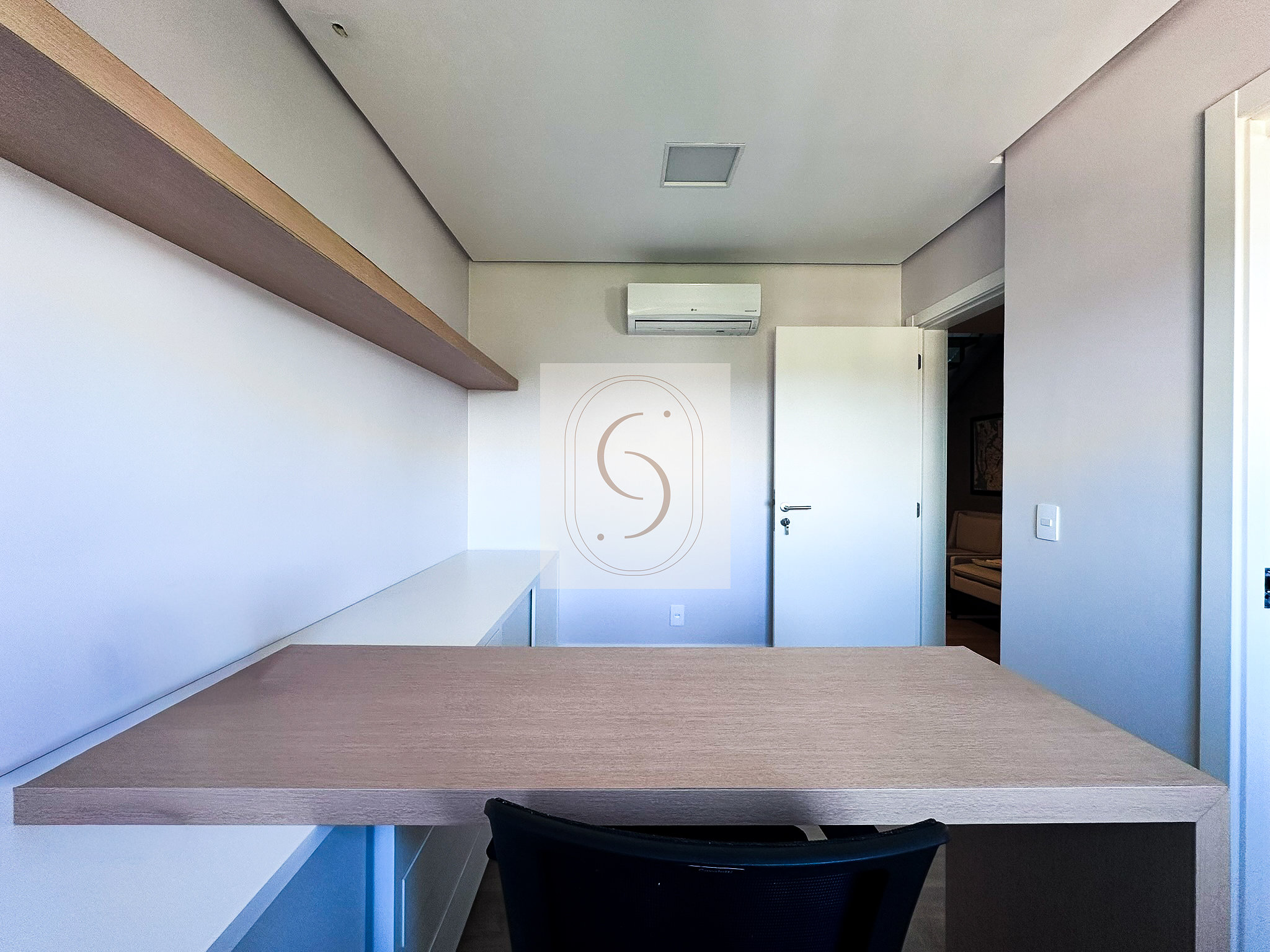 Apartamento Duplex com 3 dormitórios, 209 m²