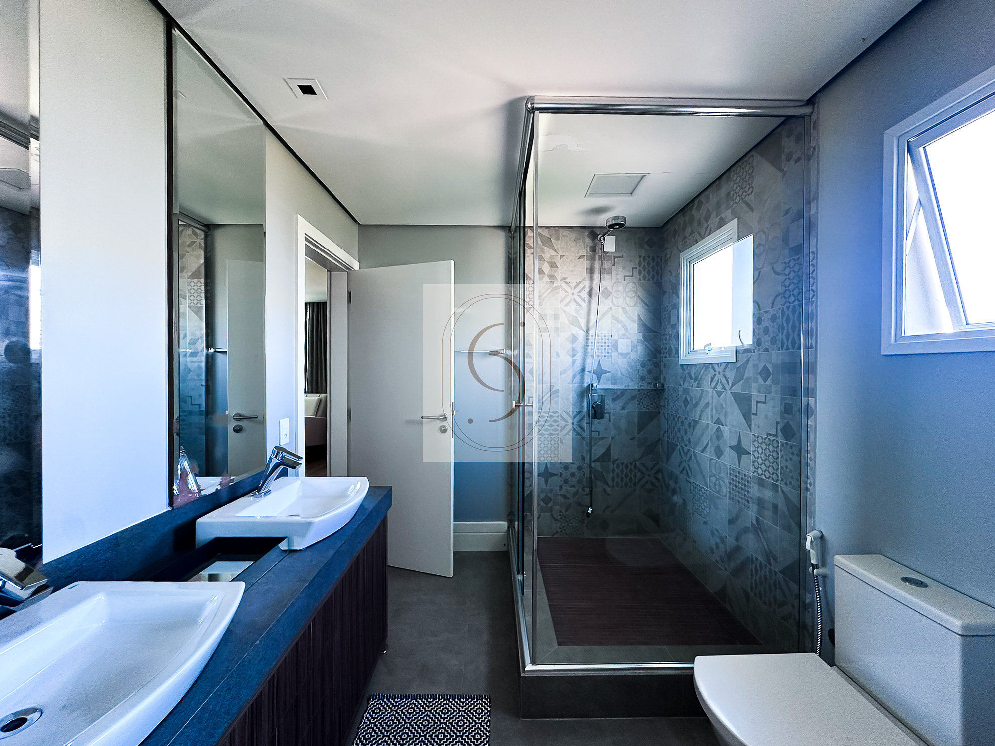 Apartamento Duplex com 3 dormitórios, 209 m²