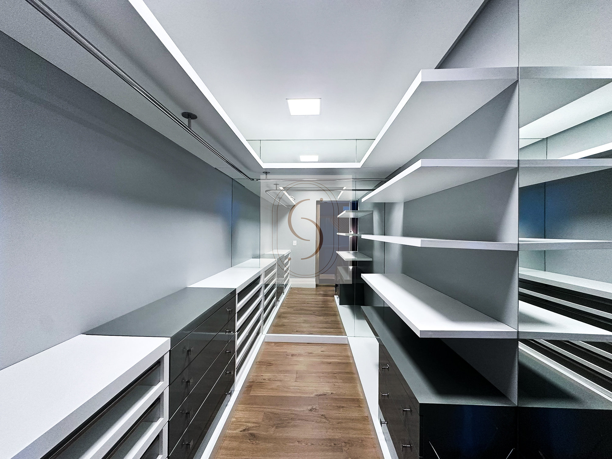 Apartamento Duplex com 3 dormitórios, 209 m²
