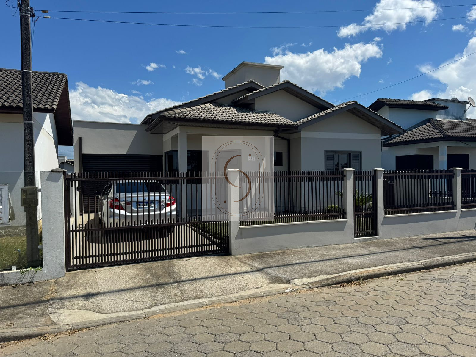 Casa com 3 dormitórios no bairro Operária em Araranguá