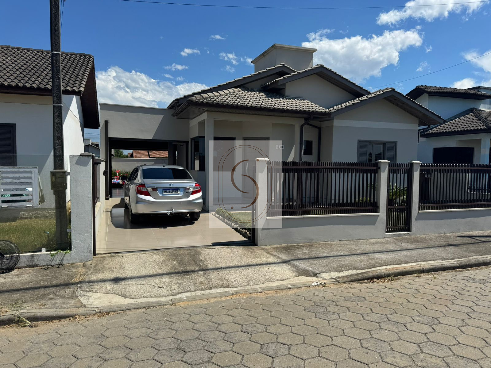 Casa com 3 dormitórios no bairro Operária em Araranguá