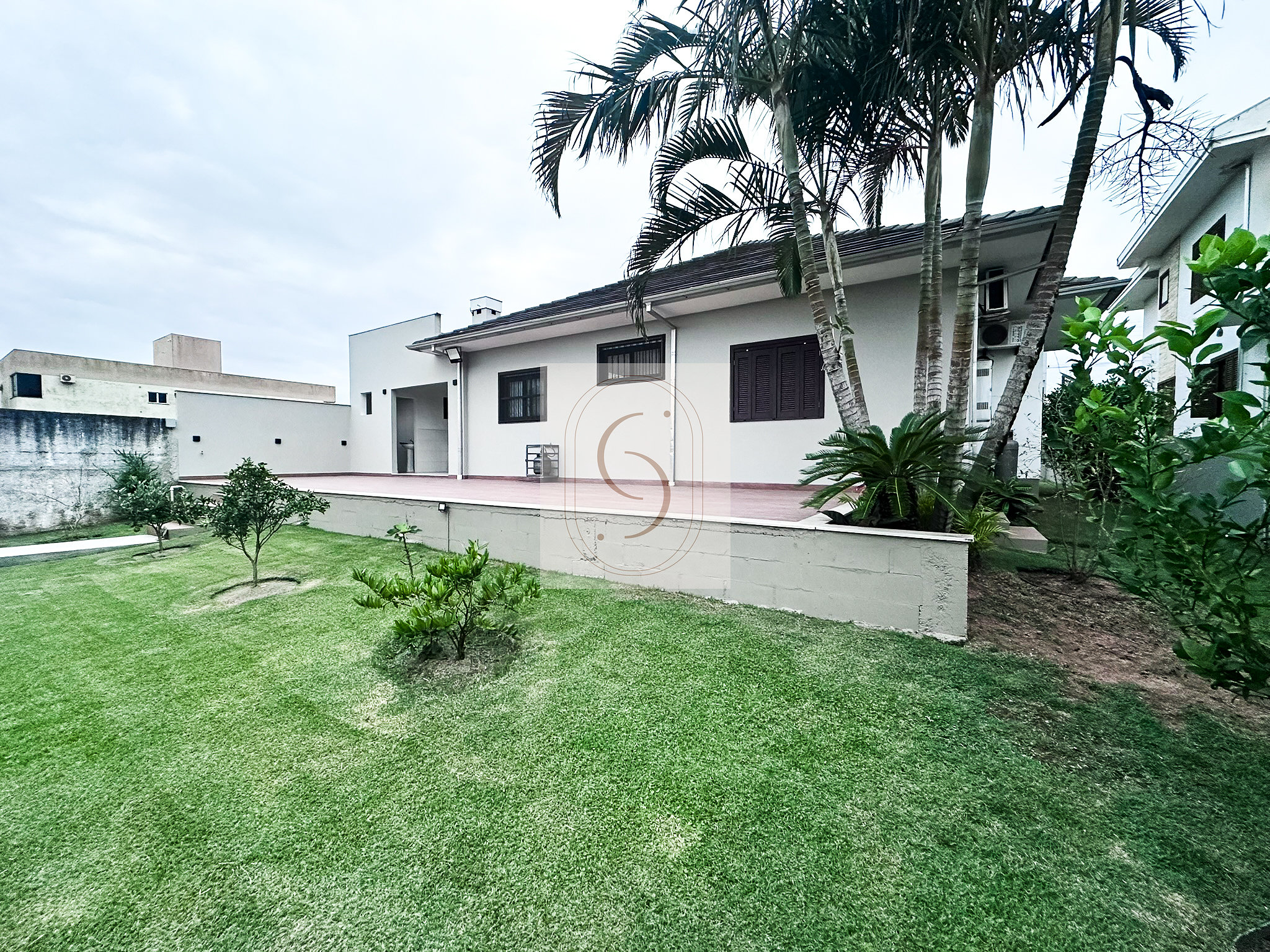 Casa com 3 dormitórios, 970 m² de terreno, no bairro Urussanguinha.