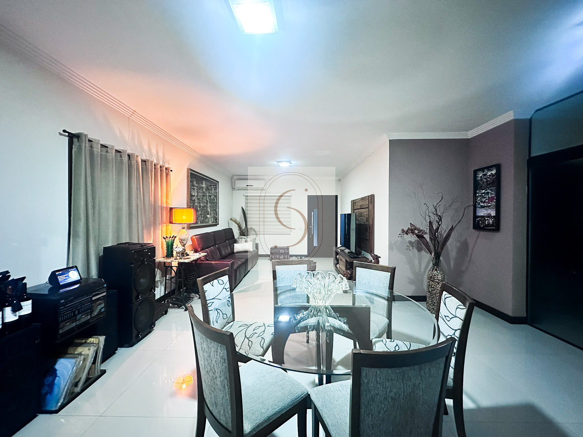 Casa com 3 dormitórios, 970 m² de terreno, no bairro Urussanguinha.
