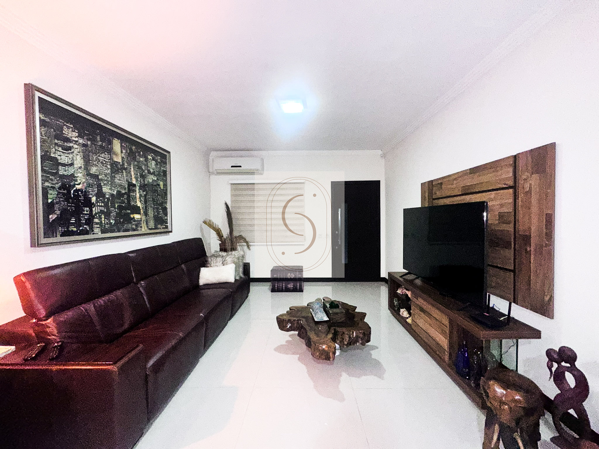 Casa com 3 dormitórios, 970 m² de terreno, no bairro Urussanguinha.