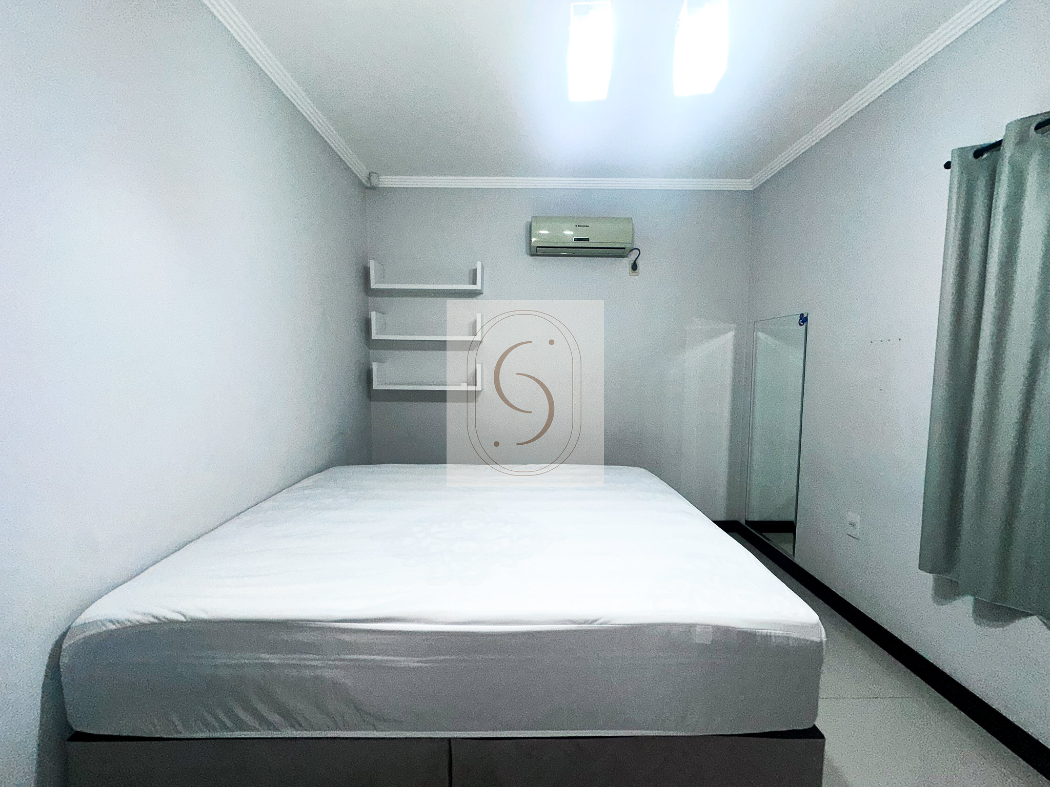 Casa com 3 dormitórios, 970 m² de terreno, no bairro Urussanguinha.