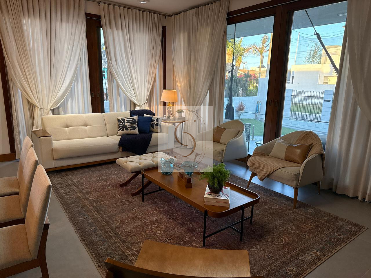 Casa com piscina em L, 3 quartos, 239 m² em Morro dos Conventos, Araranguá/SC