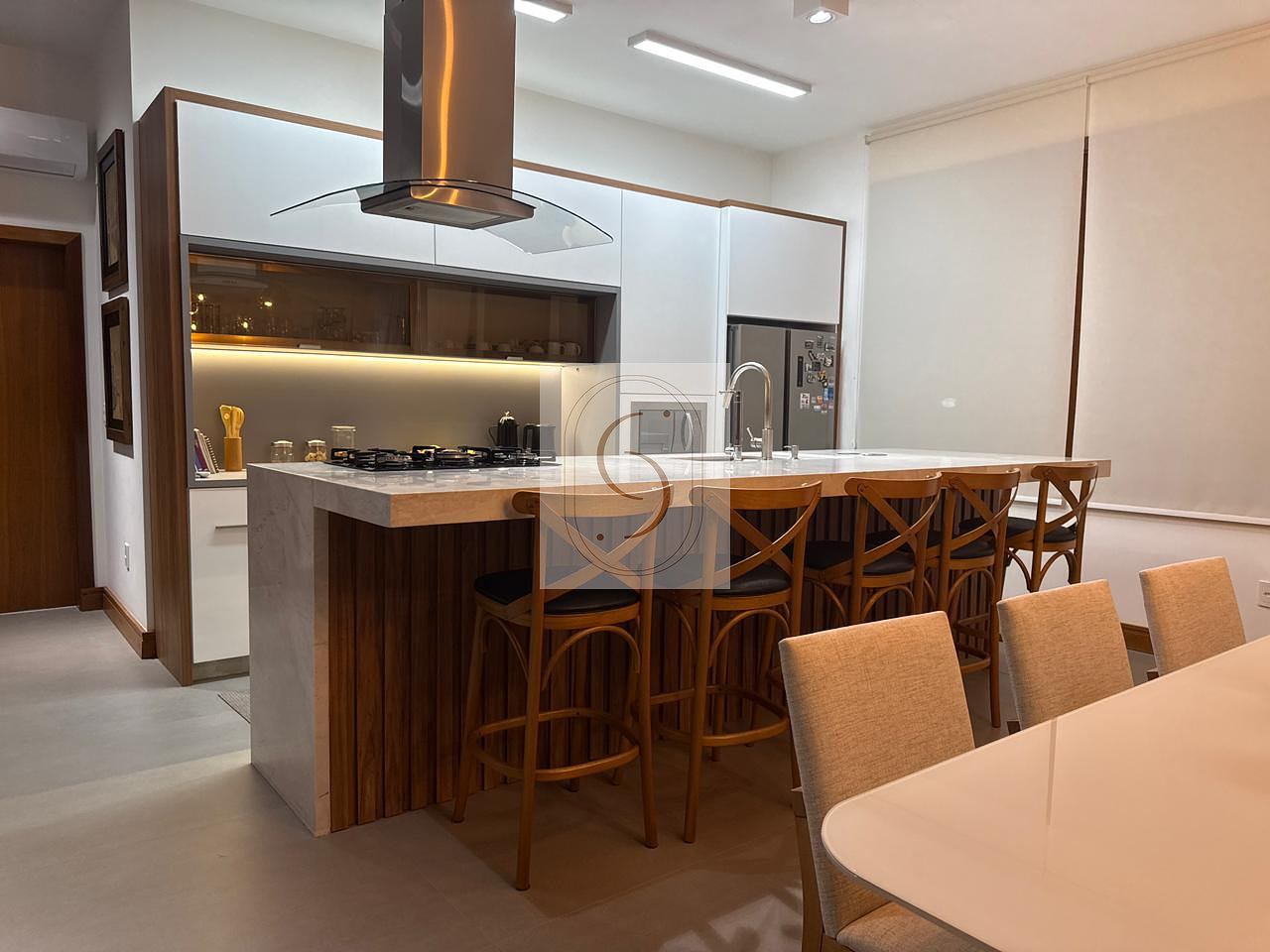 Casa com piscina em L, 3 quartos, 239 m² em Morro dos Conventos, Araranguá/SC