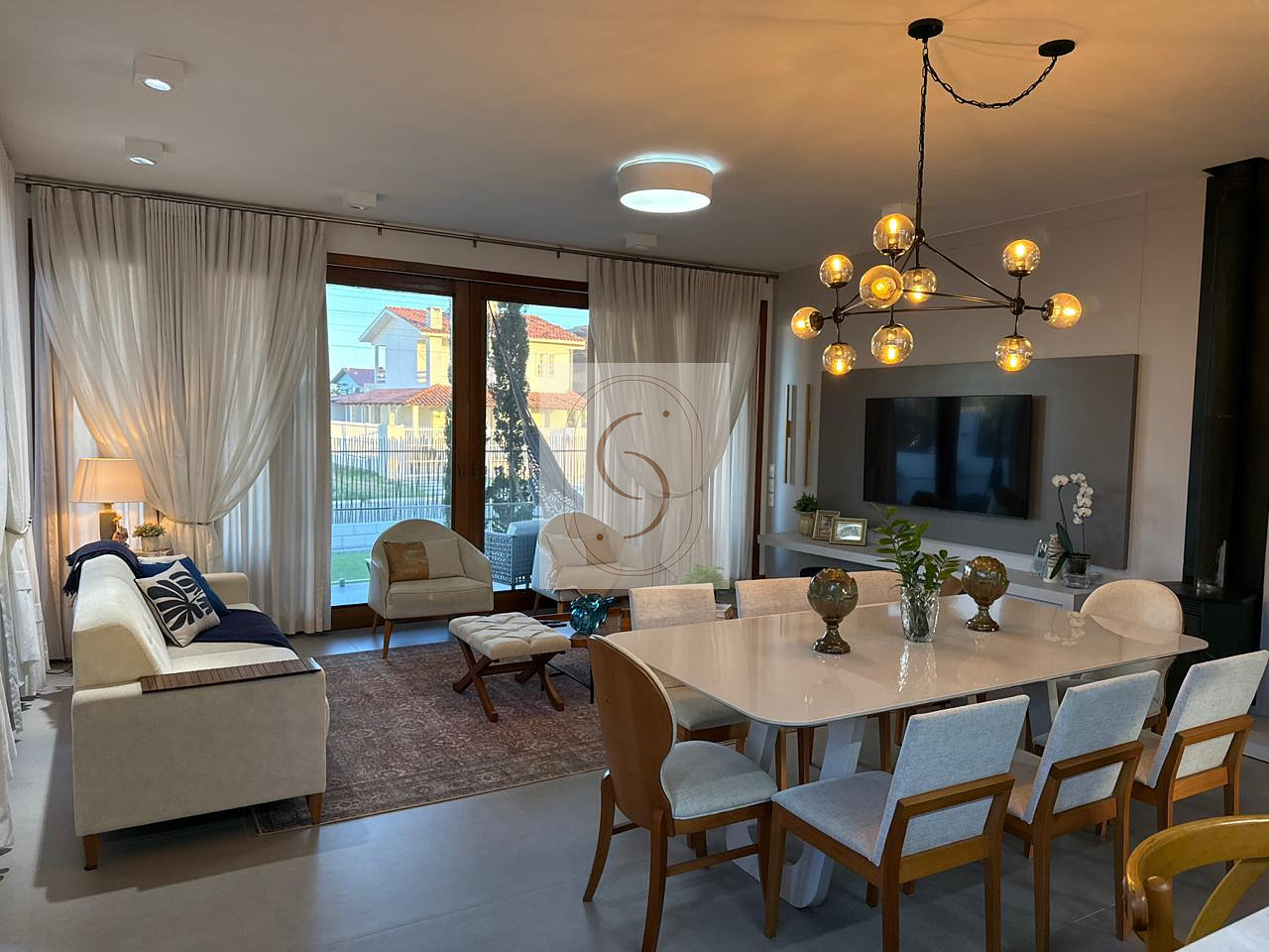 Casa com piscina em L, 3 quartos, 239 m² em Morro dos Conventos, Araranguá/SC
