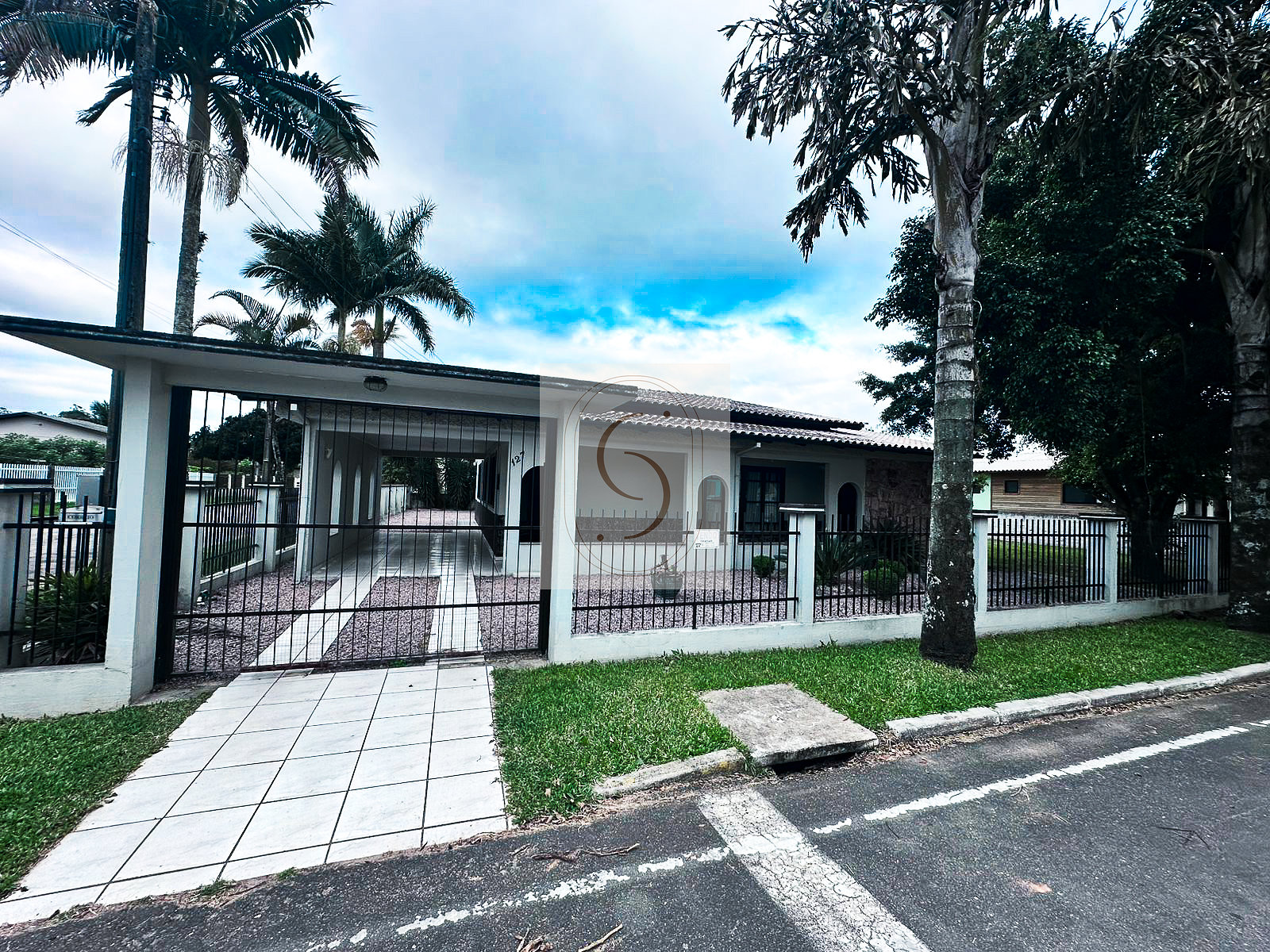 Casa com 4 dormitórios à venda 160 m² e terreno com 2 lotes no Centro de Maracajá