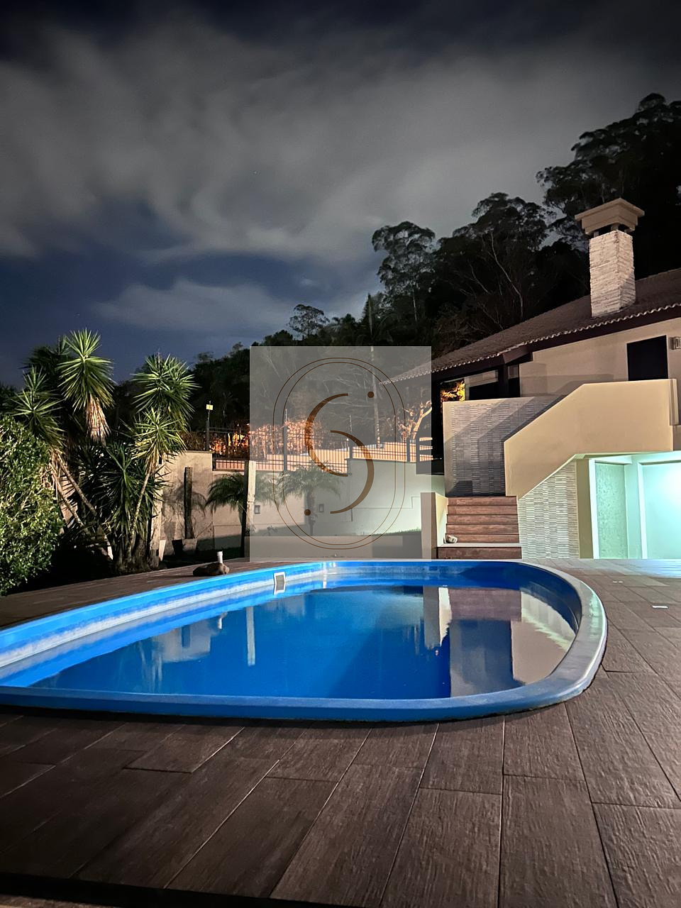 Casa com piscina em terreno de mais de 2.000 m² no bairro Urussanguinha em Araranguá/SC