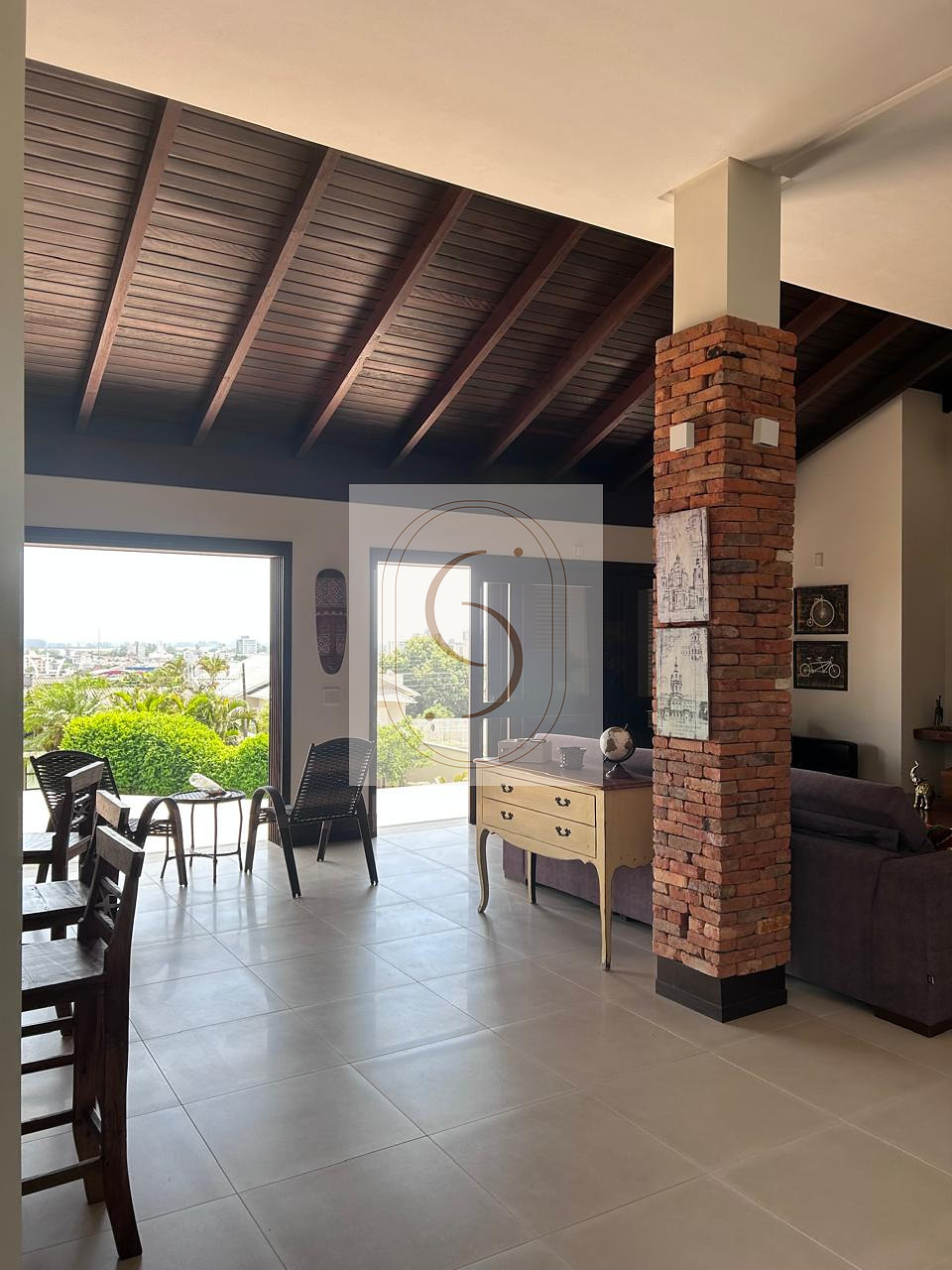 Casa com piscina em terreno de mais de 2.000 m² no bairro Urussanguinha em Araranguá/SC
