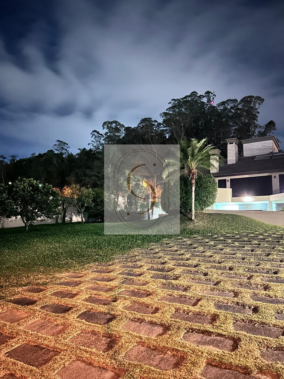Casa com piscina em terreno de mais de 2.000 m² no bairro Urussanguinha em Araranguá/SC