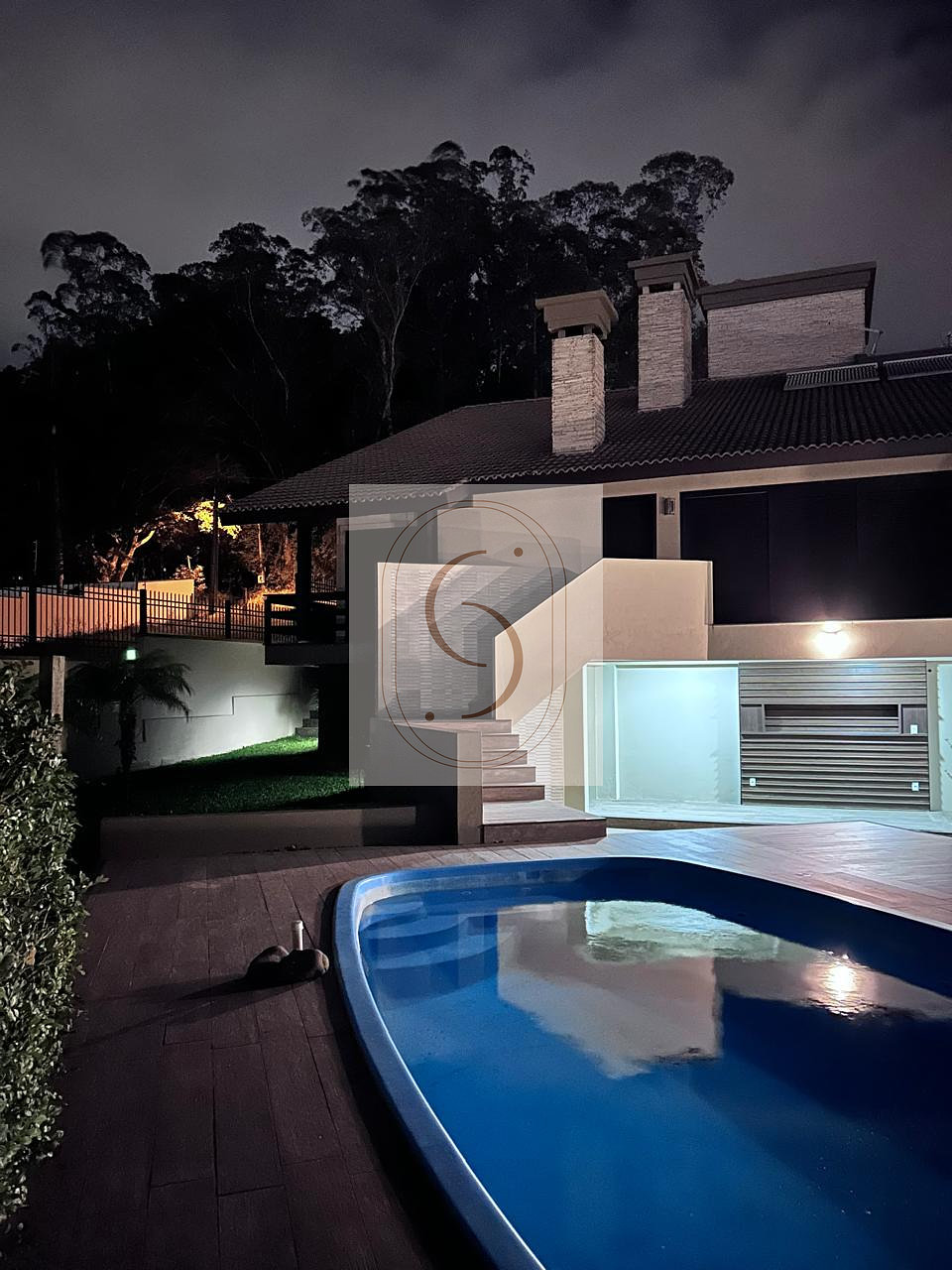Casa com piscina em terreno de mais de 2.000 m² no bairro Urussanguinha em Araranguá/SC
