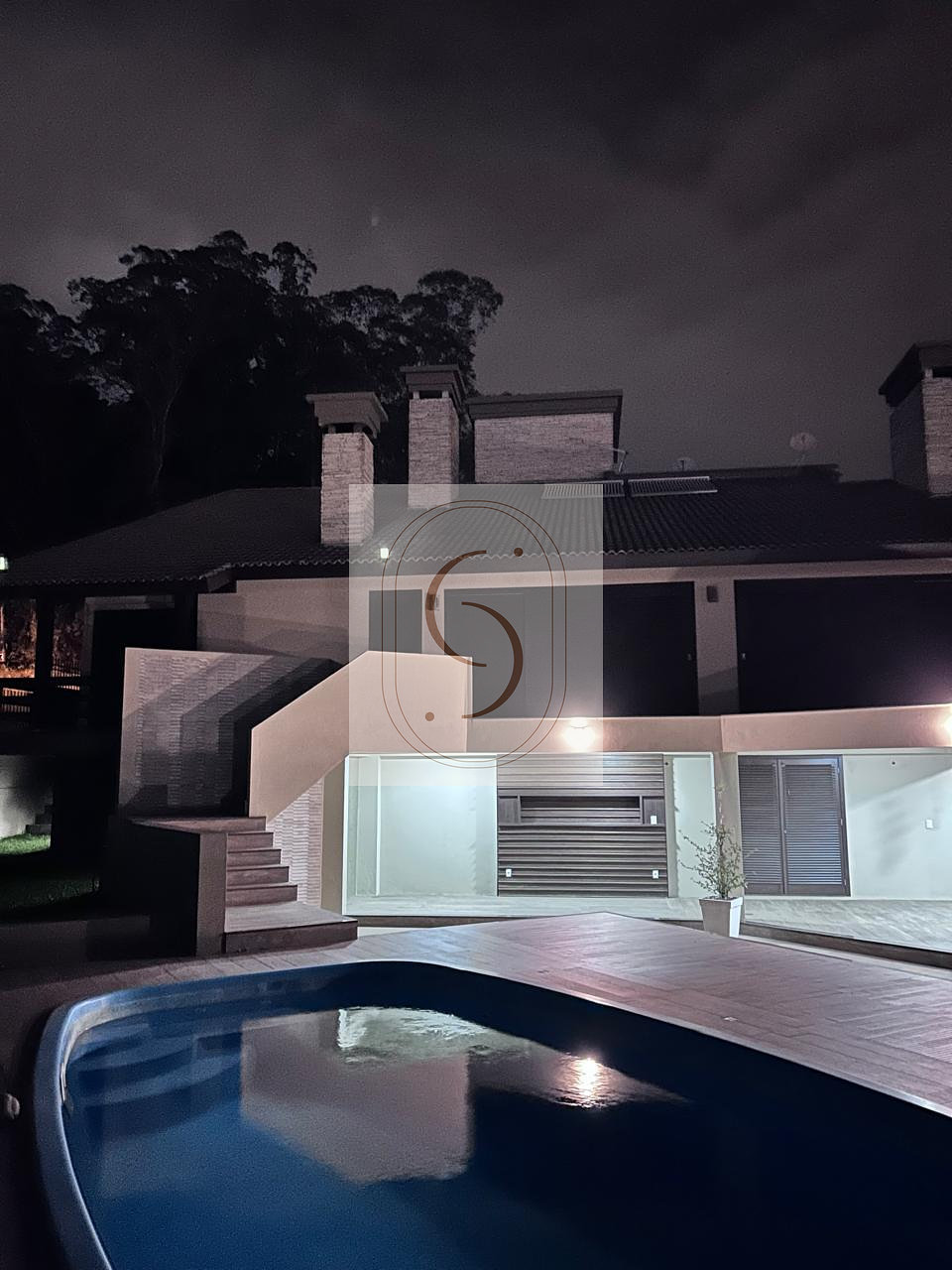 Casa com piscina em terreno de mais de 2.000 m² no bairro Urussanguinha em Araranguá/SC