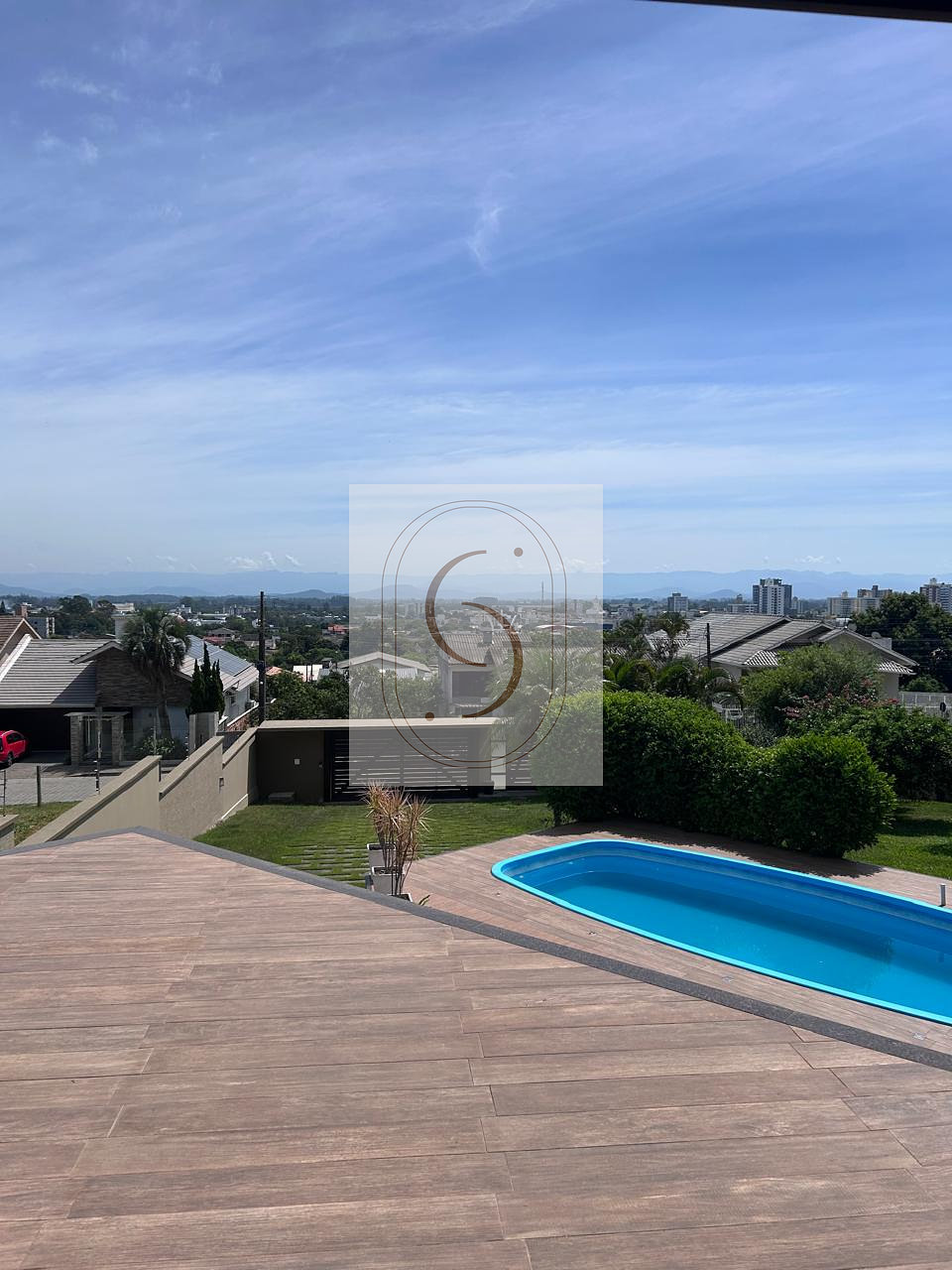 Casa com piscina em terreno de mais de 2.000 m² no bairro Urussanguinha em Araranguá/SC