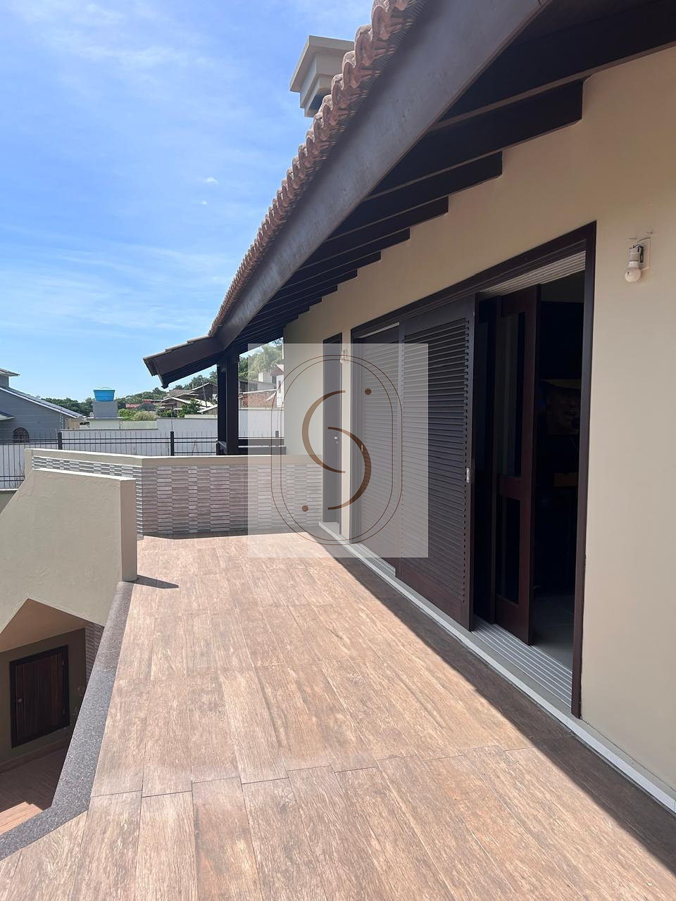 Casa com piscina em terreno de mais de 2.000 m² no bairro Urussanguinha em Araranguá/SC