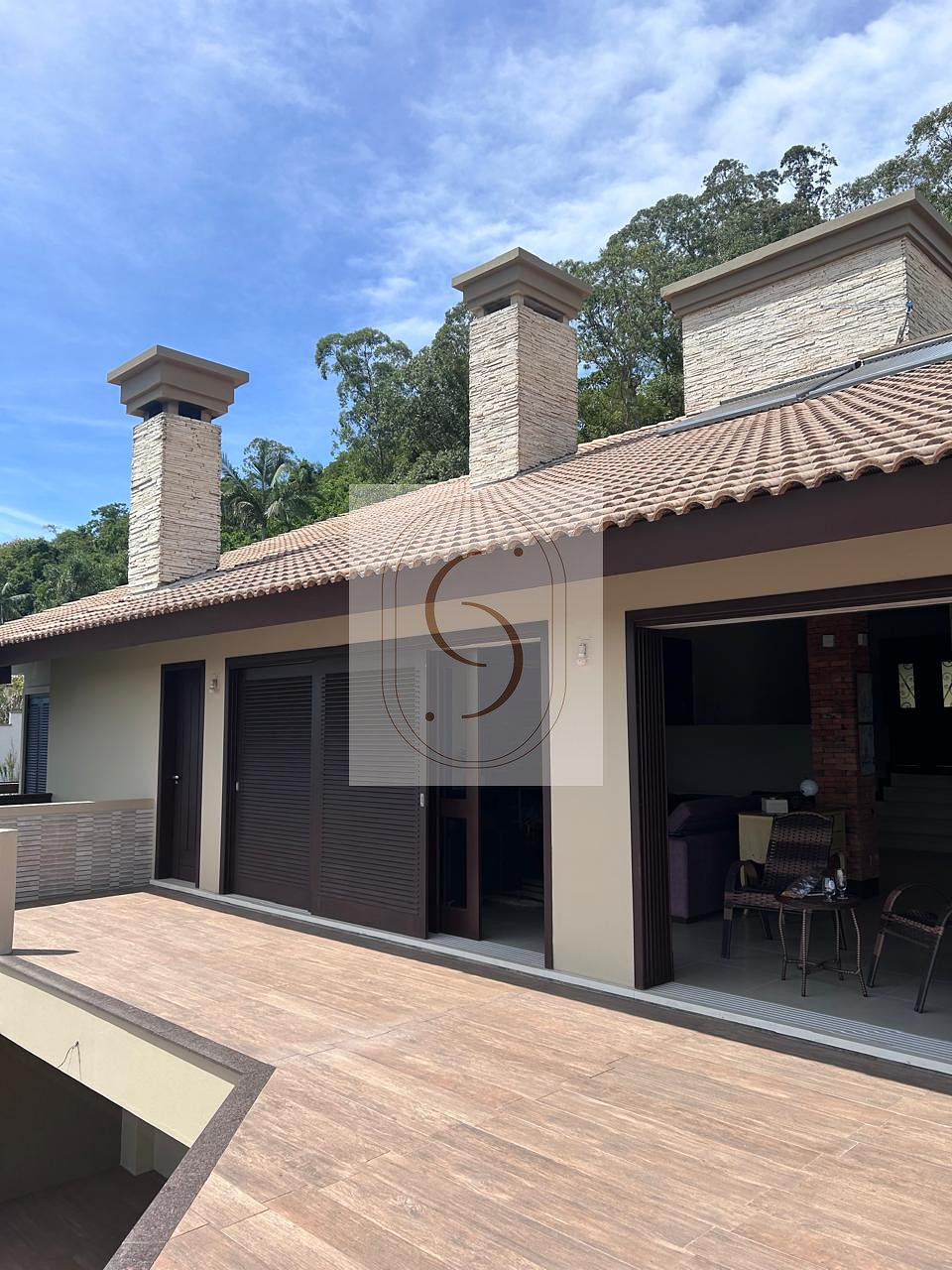 Casa com piscina em terreno de mais de 2.000 m² no bairro Urussanguinha em Araranguá/SC